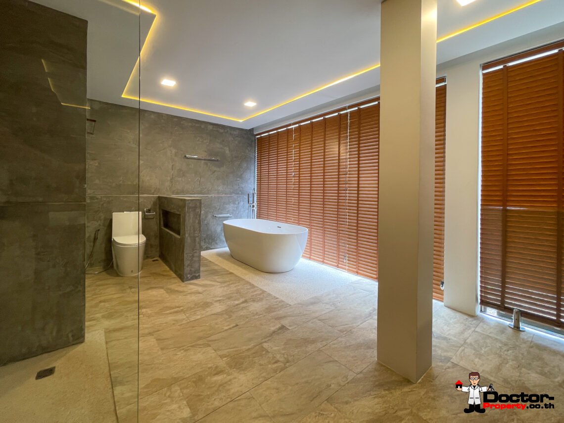 Spacious 5 Bedroom Pool Villa in Chaweng Noi, Koh Samui – For Sale